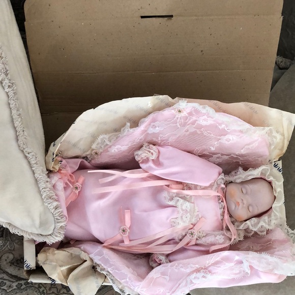 Doll Collection 1989 - Picture 1 of 3